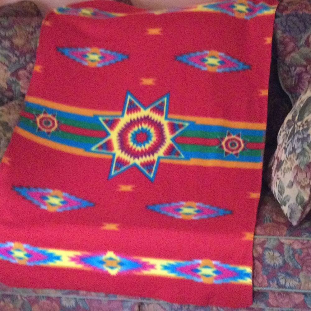 Blanket- plush fabric, blanket stitch edge